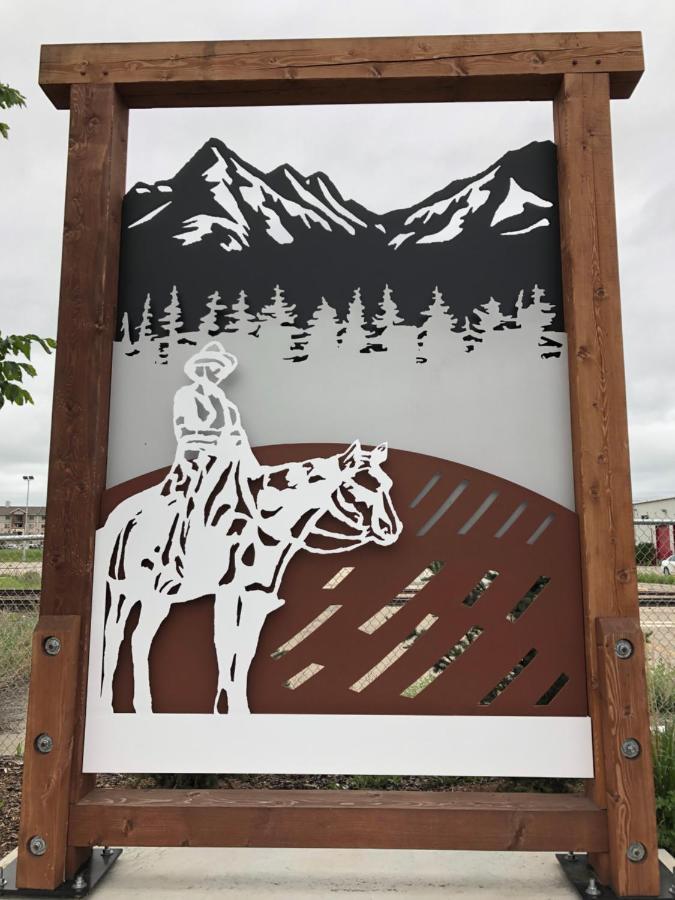 Rocky Mountain View Bed & Breakfast Cochrane Exterior foto