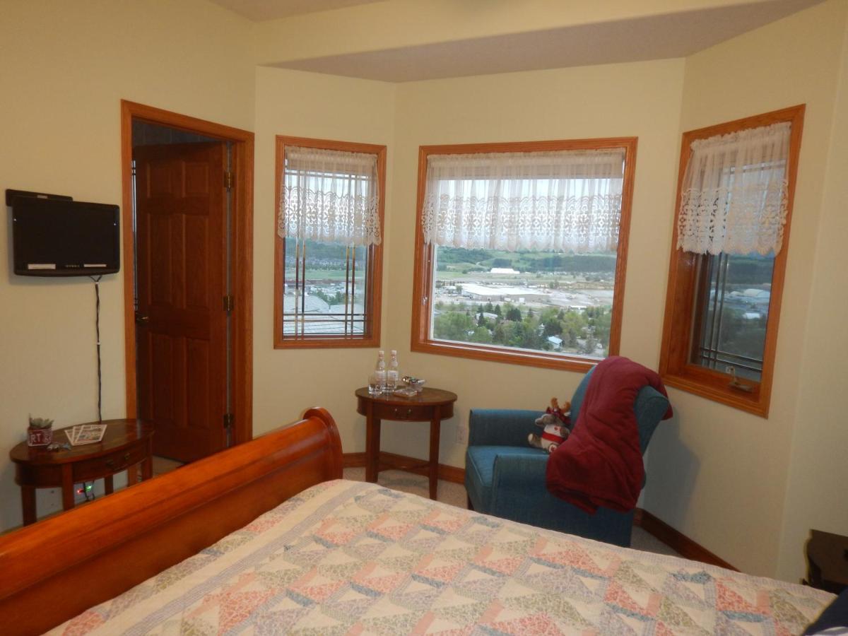 Rocky Mountain View Bed & Breakfast Cochrane Exterior foto