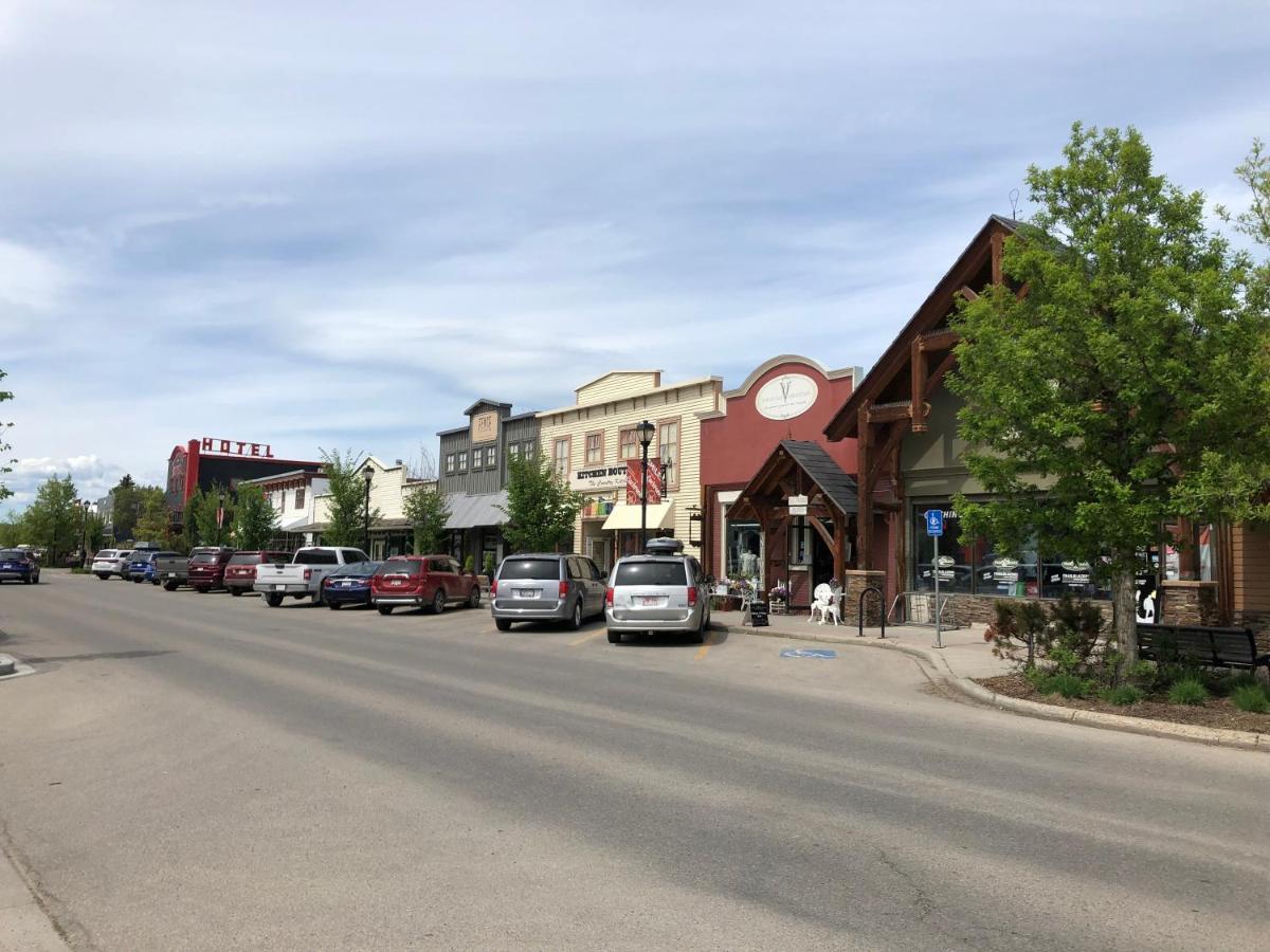 Rocky Mountain View Bed & Breakfast Cochrane Exterior foto